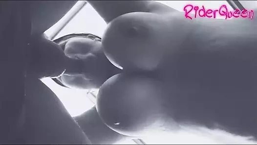 Sadakatsiz evli kadın terfi almak için kocasının patronunun yarağını emiyor