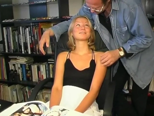 Fransız çarpıcı sarışın sürtük çifte boşalmayı seviyor