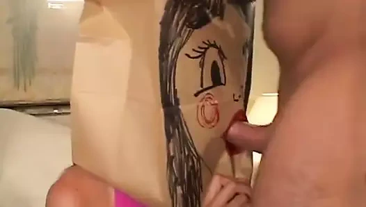 Samantha roxx yüz becerdin ile kağıt torba üzerinde kafa