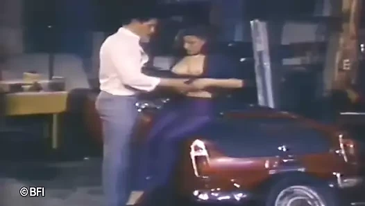 Kıllı amcıklı klasik üçlü seks.