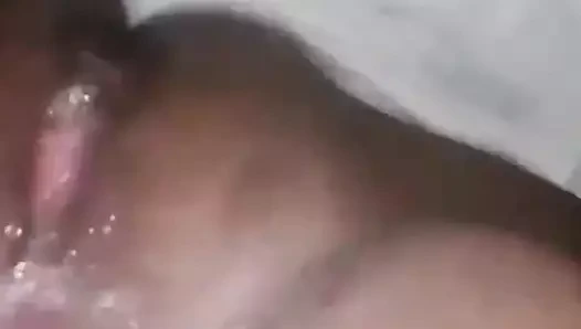 Şişman amcık mastürbasyon yapıyor fışkırtarak parmaklıyor