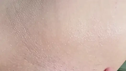 Azgın orta yaşlı seksi kadın tek başına mastürbasyon yapıyor