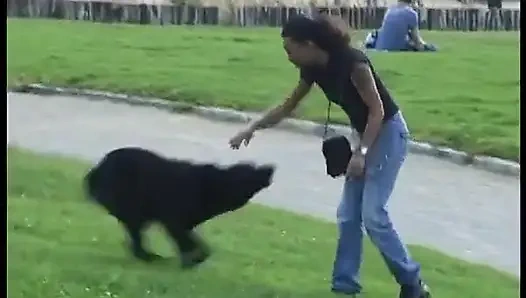 Saverine, aslen La Ciotat'tan, ilk porno sahnesini tadıyor.