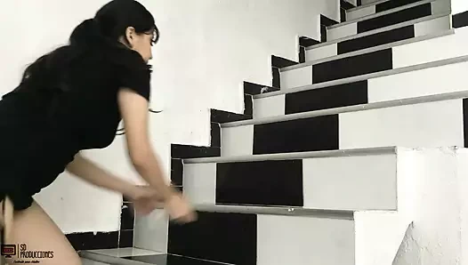 Memeli ve amcıklı genç küçük göt üvey babasının yarağının üstüne çıkıyor - İspanyolca porno