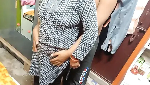 Hintli kızın çok güzel ve seksi figürü.