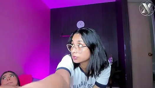 Dildo ile sert amcık sikişi