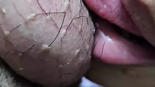 Harika Asyalı evli kadın sakso, taşak emme ve Hintçe ses ile sert sikiş