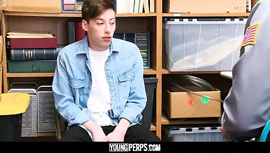 Youngperps - aptal twink suçlu asılı bir polis darbeler