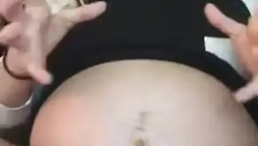 Amatör hamile bebek büyük göbek gösteriyor -deviant-