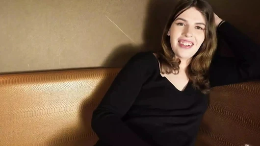 FEMOUT.XXX: Alyssa Bloom'u sikiyor