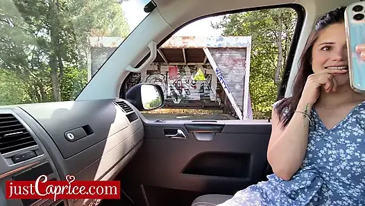Kıllı yabancı beni otostopla aldıktan sonra sikmek için prezervatif takıyor - küçük caprice bakış açısı