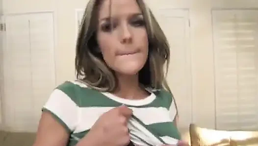 Stacee tatlı bir şekilde mastürbasyon yapıyor