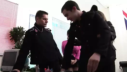 Sıcak civciv ile dd jugs sikikleri ona patron ve berbat onun horoz