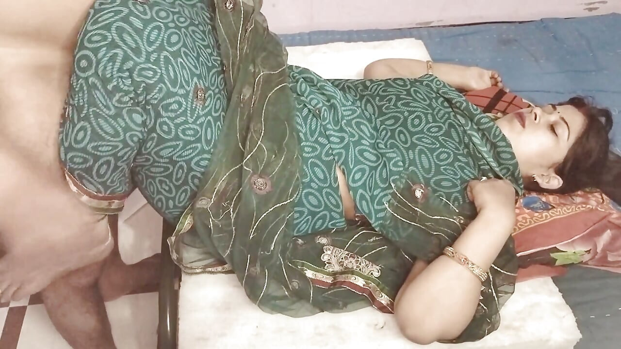 Seksi evli kadın sert seks için çaresiz