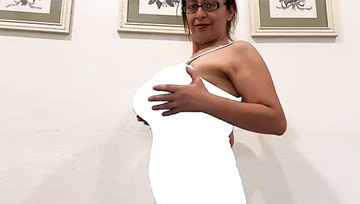 Büyük memeli bağlı kostümlü süper kahraman