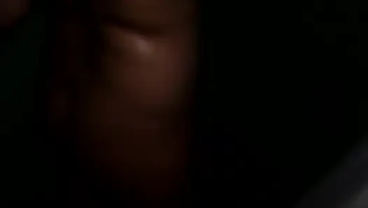 Bir ışık gösterisiyle bu duşa girme yolumu buldum. İlk çekime hazırken her santimine sürtündümü görmek için bana katıl