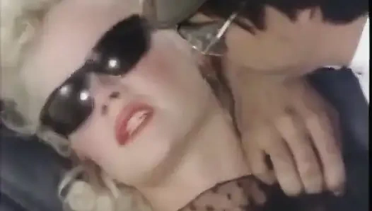 Электрический синий: секс-модель файл 3