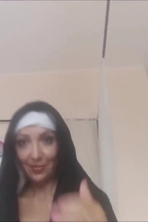 Rahibe pek sadık görünmüyor