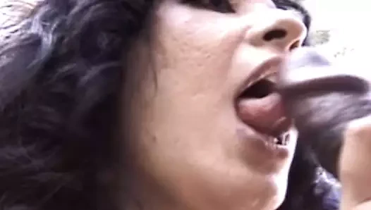 Açık havada büyük zenci ile ırklararası eş değiştirme