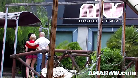 Küçük memeli Sofia Valentine ve Leslie Fox grup sekste çıldırıyor