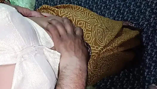 Evli üvey kız kardeş bütün gece arka bahçede üvey erkek kardeşi tarafından arkadan sikildi