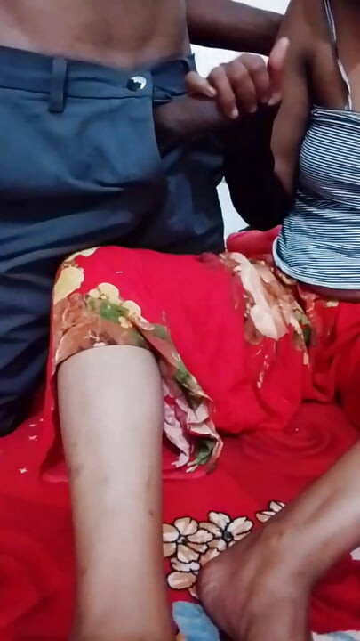 Hintli azgın kız sevgilisi tarafından sikiliyor