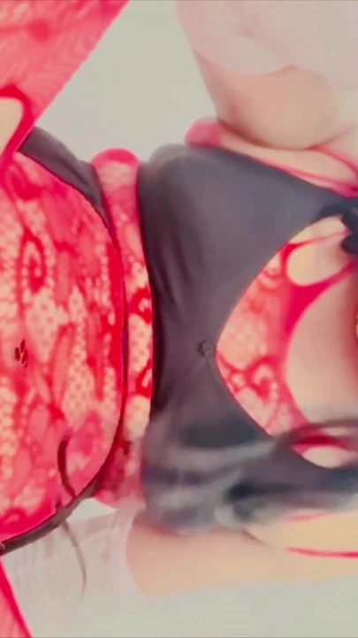 Veronika69 kırmızı file şişe kabak farklı pozlar yüksek sesle inliyor | Klip 2