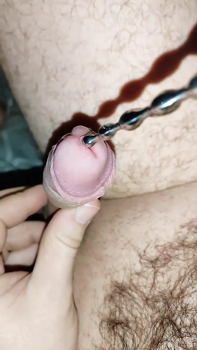 Üvey erkek kardeşimin yarağı içinde büyük bir dilatör