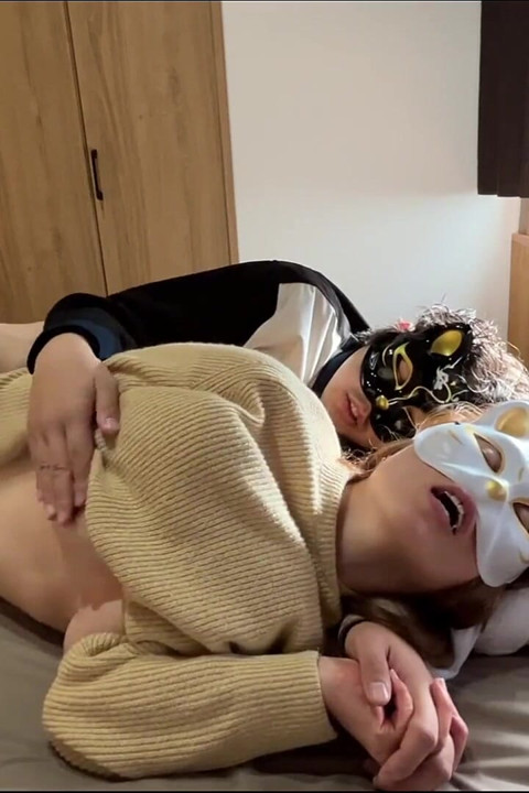 Evli Bir Kadın, Vibratörden Vahşice Kasıldır Ve Doruğa Ulaşır