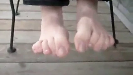 Ina'nın ayak parmakları dışarıda