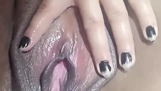 Delicia yaramaz amcığımı yakın gösteriyor