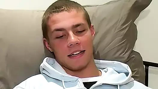 Sıska İngiliz ikiz Anthony röportajdan sonra mastürbasyon yapıyor ve boşalıyor