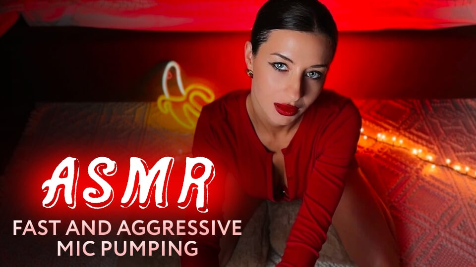 ASMR. Seksi esmer hızlı ve agresif bir mikrofon yarağını dizlerinin üstüne pompalıyor. Amy Haze
