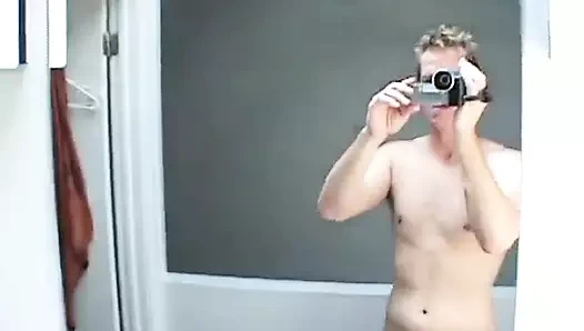 Seksi kız arkadaş güzel bir duş ve tıraş oluyor