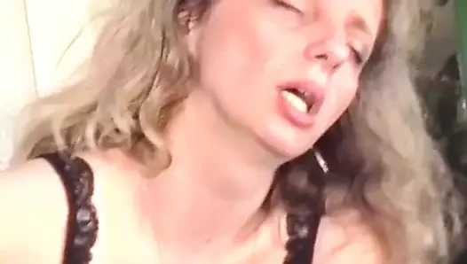 Yaramaz Fransız bayanlar azgın adamlarını memnun etmeye bayılıyor