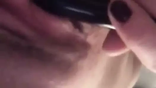 Siyah zil üzerinde Katie