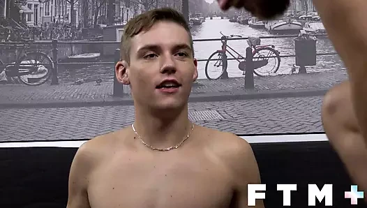 Jockpussy ftm aygırı Luke Hudson uzun zonklayan ibne yarağa tapıyor