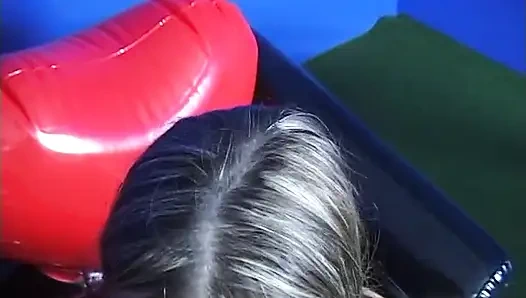 Sevimli sürtük bakış açısıyla yarak emiyor