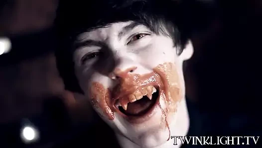 Kyle richerds göt genç vampir elijah'ı bj'den sonra beyazlatıyor