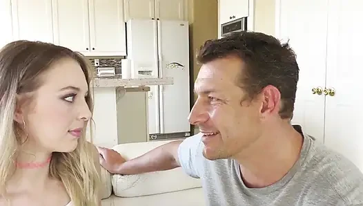 Lily Larimar seksi sıkı genç bir sarışın