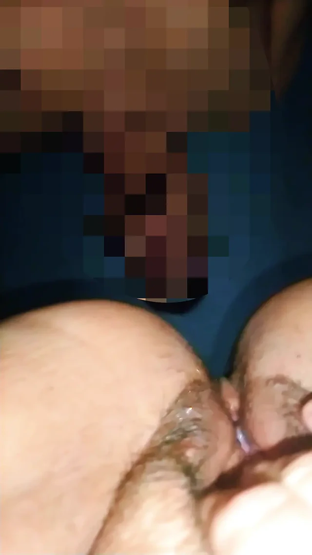 O sorar, ben veririm. İnliyor, amını sert sikiyorum.