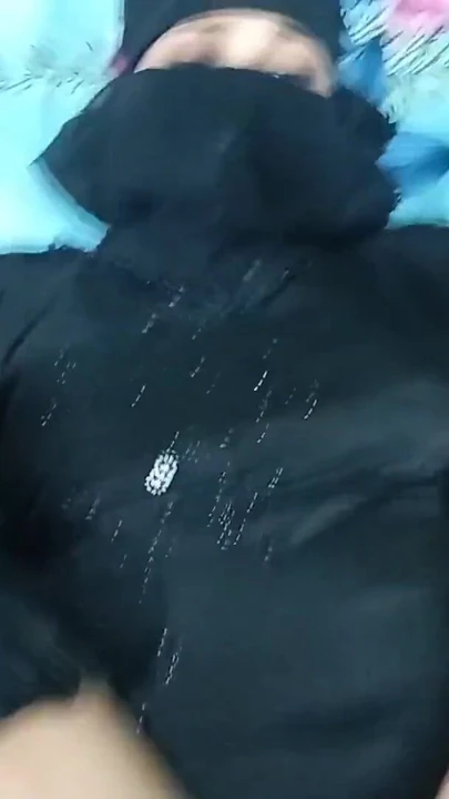 Завораживательный момент из "Подруга мусульманская студентка пришла ко мне в гости"