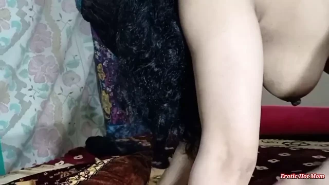 Desi ganwar pakistani bhabhi anal becerdin ile Hint ev sahibi için ödemek rent ve o kaba becerdin ona sıkı göt