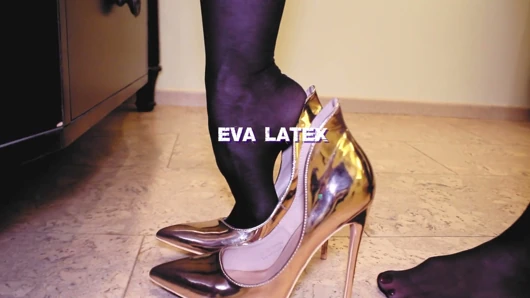 Eva lateks fetişi bdsm tanrıça orta yaşlı seksi kadın sapık kadın egemenliği solo