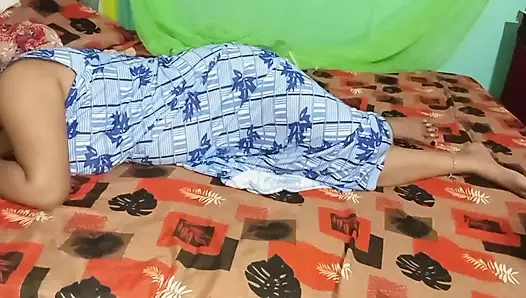 Çok güzel Hintli kız mastürbasyon yapıyor.