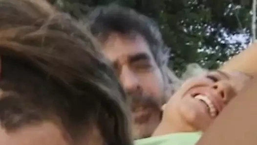 Evli kadınları paylaşmanın gücünü hissetmek