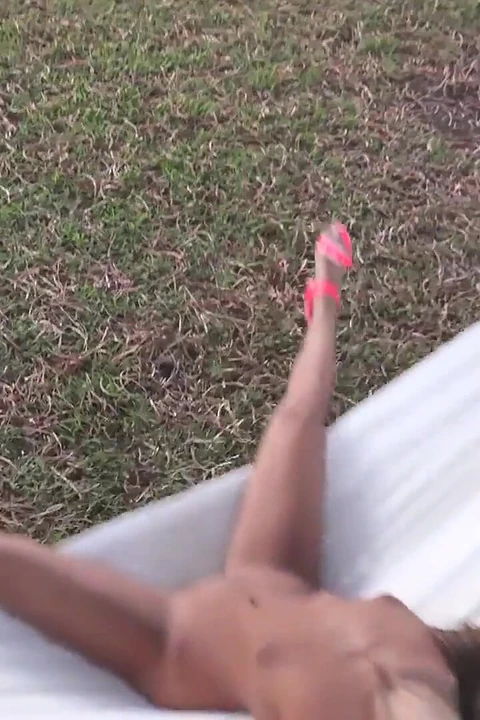 Мария очень гордится своей очень, очень тугой маленькой пиздой