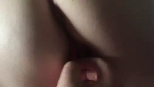 eşimin götüyle oynuyor