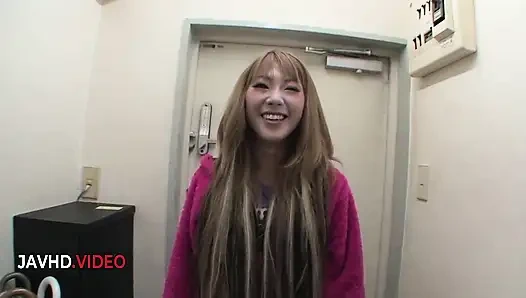 Kıllı amcık sultry saki oshiro jav'i baştan çıkarıyor sert sikini yalıyor ve sonra zıplayan bakış açısıyla ona biniyor