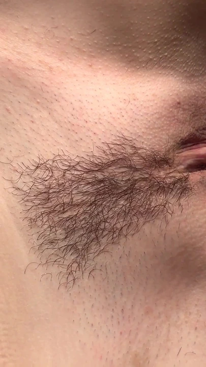 Adam üvey annenin tüylü vajinasını tıraş etti ve ödüllendirildi